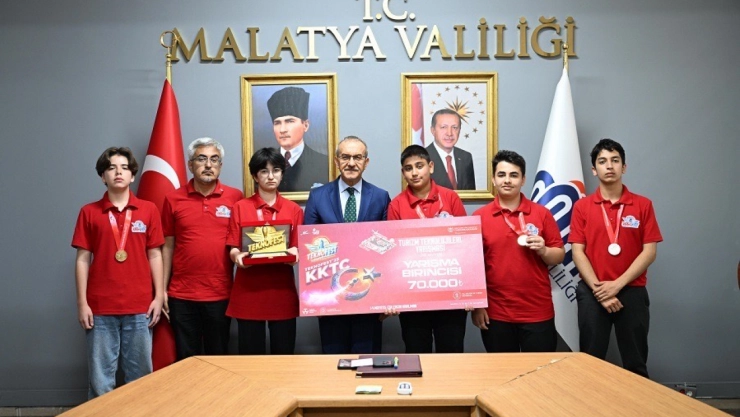 TEKNOFEST 2025 Şampiyonları Vali Yavuz'u Ziyaret Etti