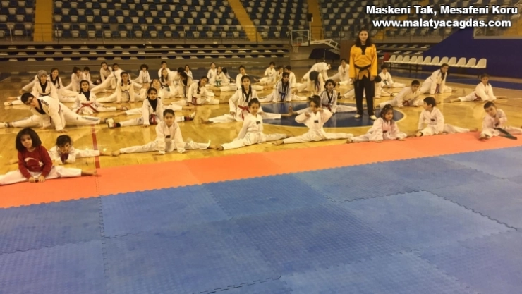 Tekvando kemer sınavı terletti