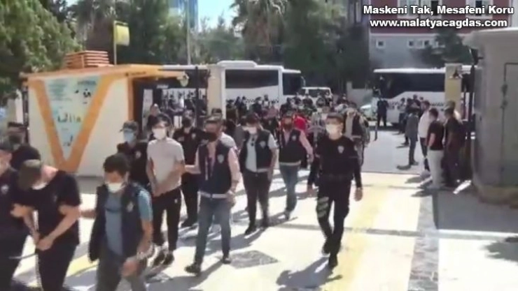 Telefon dolandırıcılarına 5 ilde operasyon: 60 gözaltı