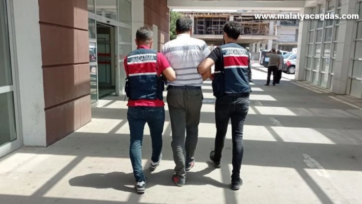 Teröristlere kıyafet temin eden eski öğretmen tutuklandı