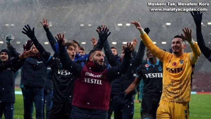 TFF Süper Kupa, Trabzonsporlu futbolcuların ellerinde havalandı