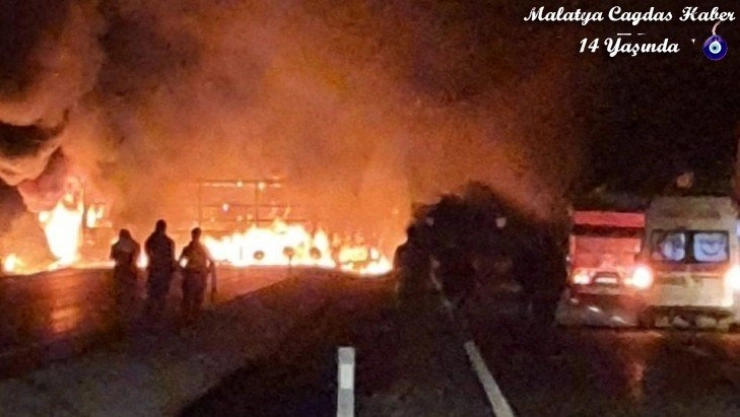 Tır alev alev yandı