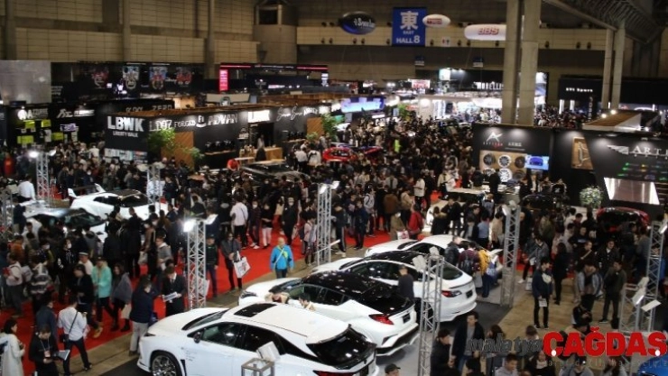 Tokyo'daki modifiye araç fuarında yüzlerce araç görücüye çıktı