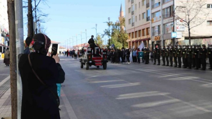 Tören provası gerçeğini aratmadı, vatandaş yoğun ilgi gösterdi