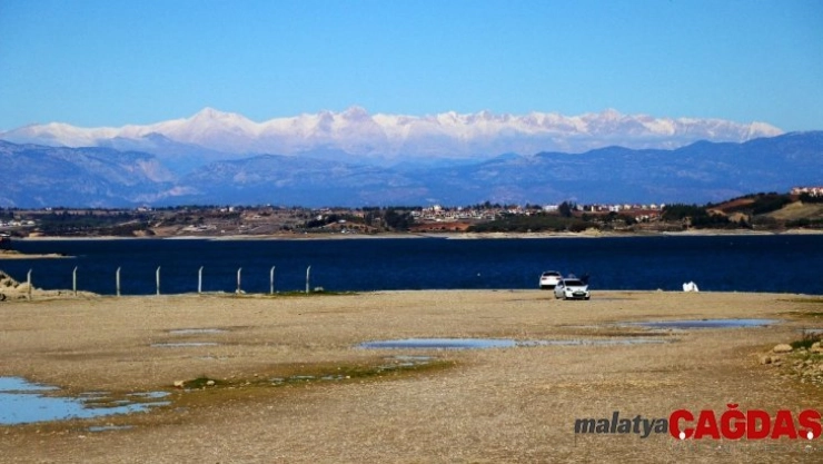 Toroslar'a kar yağdı, kartpostallık görüntüler oluştu