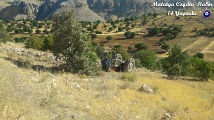 Traktör şarampole yuvarlandı: 1 ölü