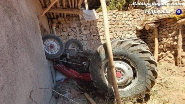 Traktörün altında kalan sürücü yaralandı