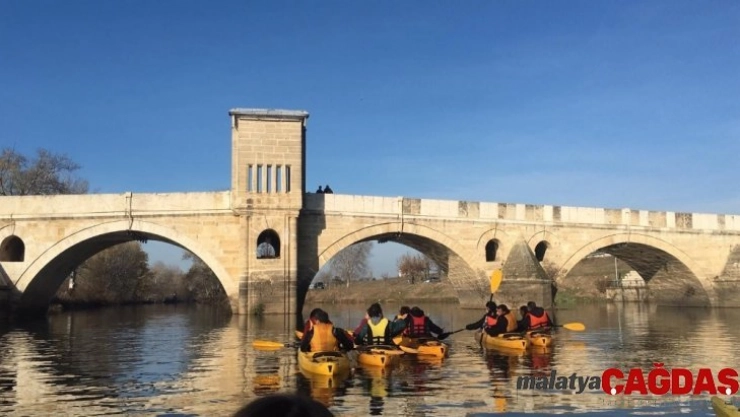 Trakya Üniversitesi Yelken ve Kürek Topluluğu'ndan Meriç ve Tunca'da kano etkinliği