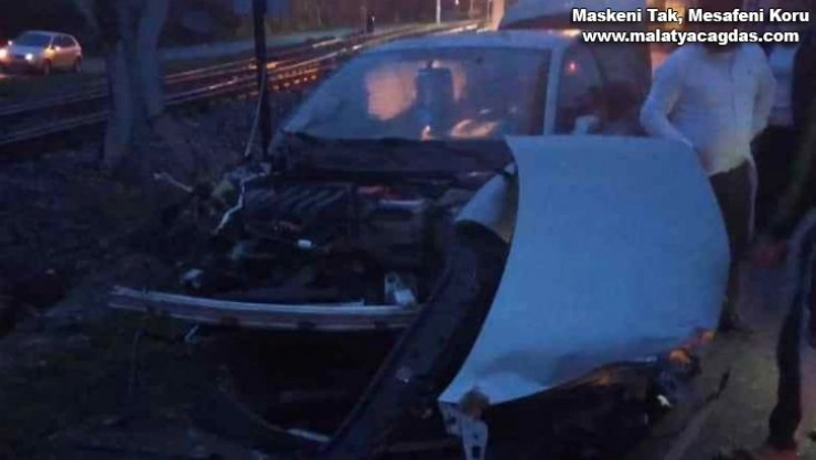 Trenin biçtiği araçta burnu bile kanamadı