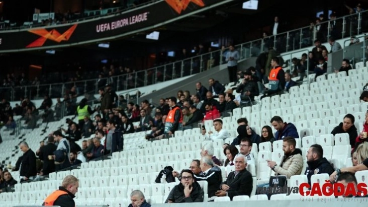 Tribünler boş kaldı