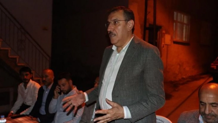 Tüfenkci, Ama altılı masalarla ama altılı masanın altındakilerle bir takımoyunlar oynanmaya çalışılıyor