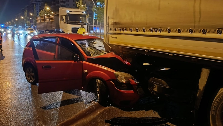 Trafik Kazası: 3 Kişi Yaralandı