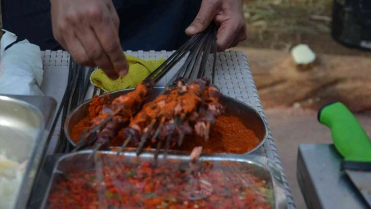 Türk Mutfağı Haftası'nda Kırıkhan'da kuzu ciğer tanıtıldı