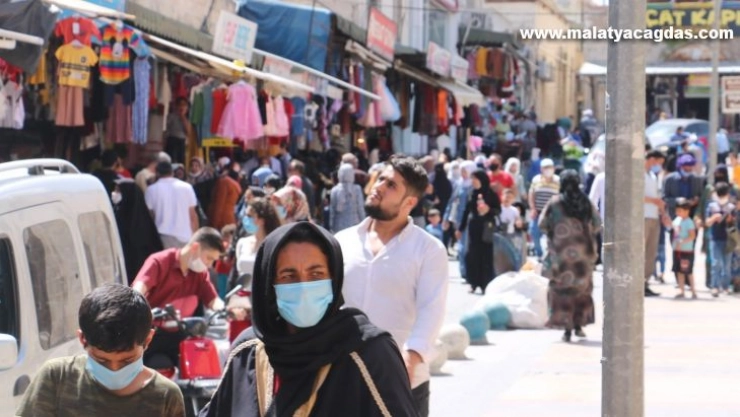 Türkiye'nin 'kırmızı' kategorideki tek ilinde aşı olanlar aşısızlara tepkili