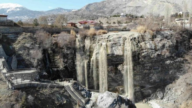 Türkiye'nin en büyük şelalesi can suyuna kavuştu