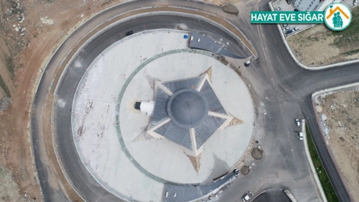 Türkiye'nin tamamlanan ilk ay yıldızlı camisi, Covid-19 engeline takılınca ibadete açılamadı