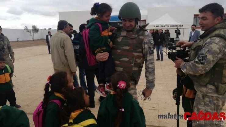 Türkiye tarafından onarılan okulda ders başı yapıldı