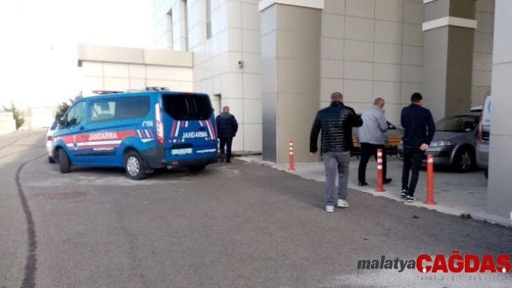 Tuvalette yaralı bulundu