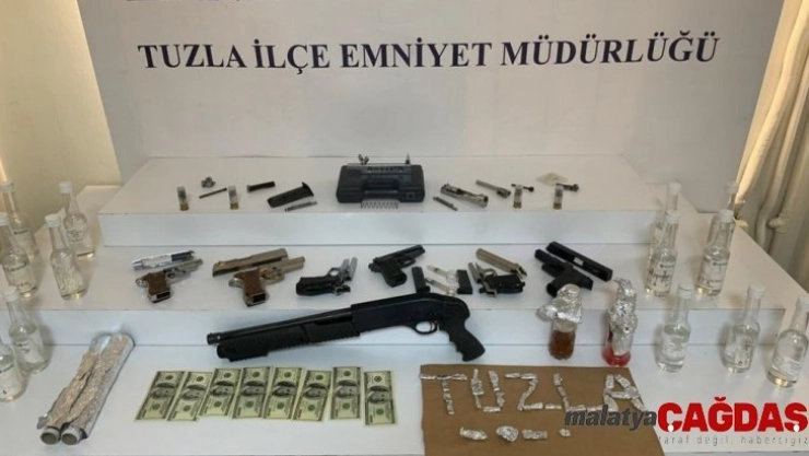 Tuzla'da bekçileri görünce duran araçtaki 3 şahıs suç makinesi çıktı