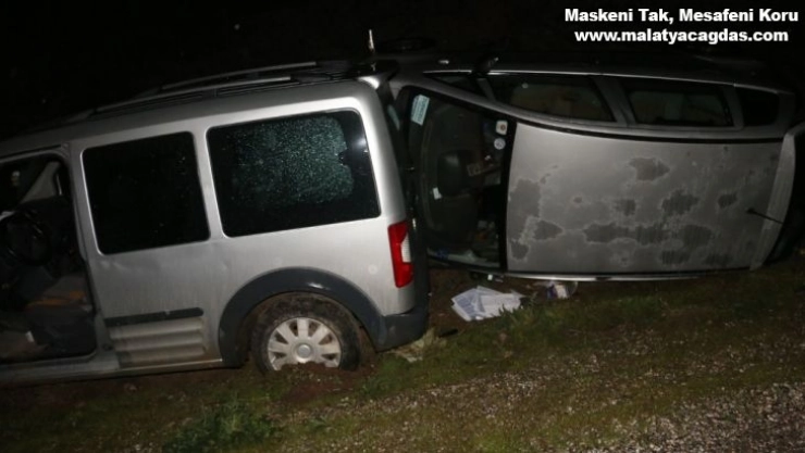 Üç araç birbirine girdi: 2 Yaralı