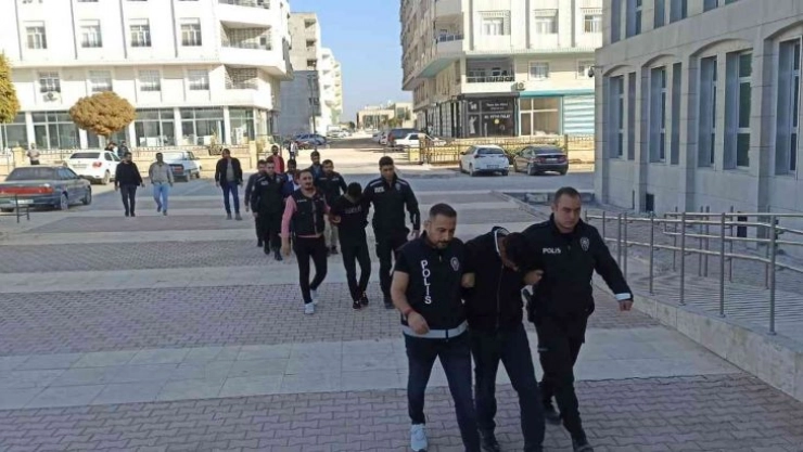 Üç günde 2 bin kişiyi arayan dolandırıcılar 8 milyon liralık vurgun yaptı