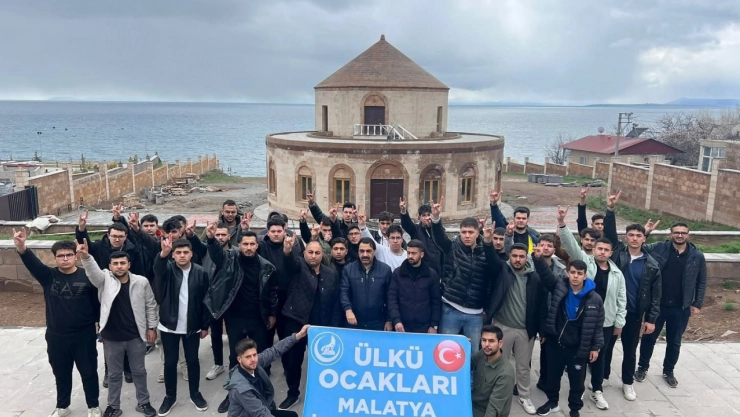 Ülkü Ocakları Malatya Üniversite Birimi'nden Bitlis Ahlat'a Kültür Gezisi