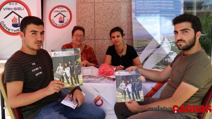 Uluslararası Kıbrıs Üniversitesi'ne yoğun ilgi