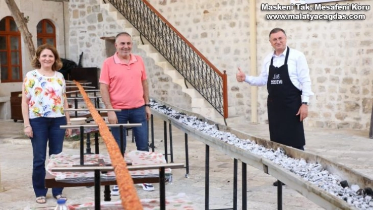 UNESCO Hatay Gastronomi Evi'nde 31 metrelik boru kebabı yapıldı