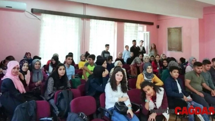 Üniversitede 'Emanet çocuklarımıza' tanıtım etkinliği