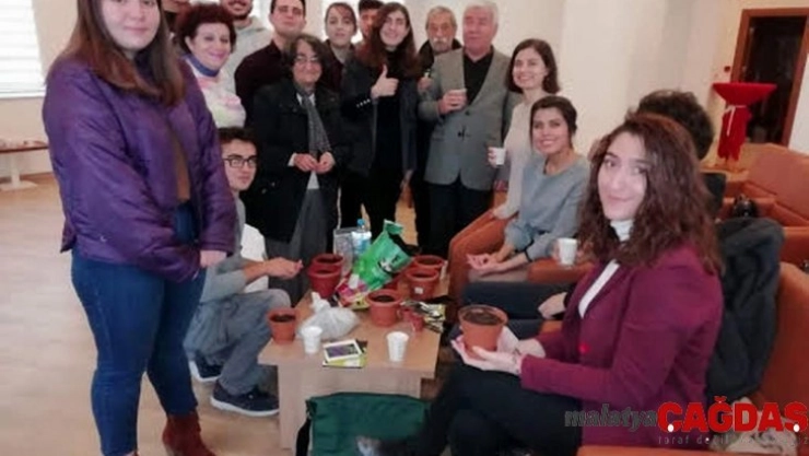 Üniversiteli gençler 2020 yılına lavanta tohumu ekerek girdi