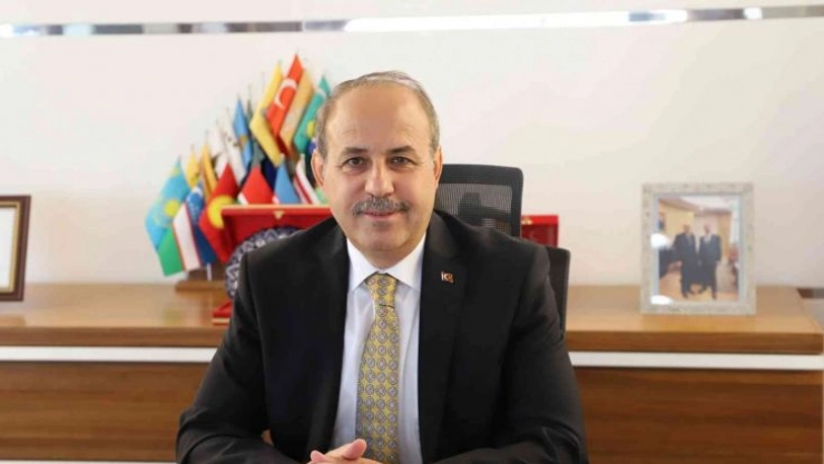 Üniversiteyi kazanan öğrencilere bin 500 TL eğitim desteği