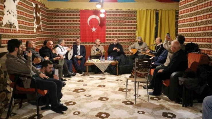 Unutulmaya yüz tutan asırlık geleneği yaşatıyorlar