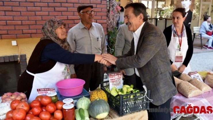 Üreten eller Hanımeli Sokak'ta