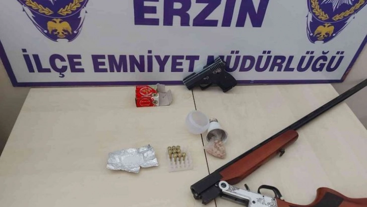 Uyuşturucu operasyonunda 2 silah ile 59 adet uyuşturucu hap ele geçirildi