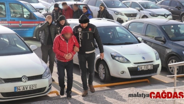 Uyuşturucu satıcısı 4 kişi adliyeye sevk edildi