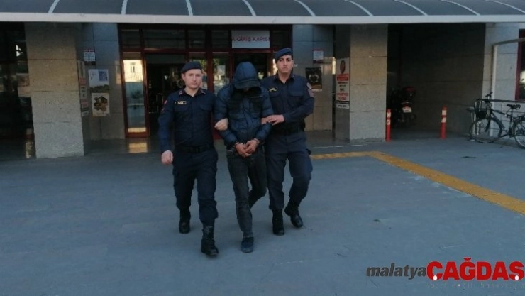 Uyuşturucu satıcısı jandarmadan kaçamadı