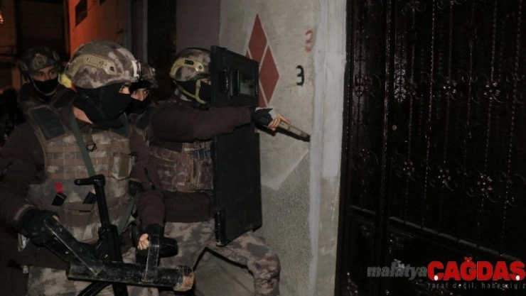 Uyuşturucu ticaretinden hapis cezası alanlara şafak vakti baskın