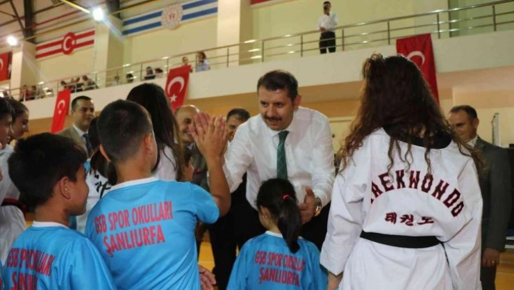 Vali Ayhan gençleri yaz kurslarına davet etti