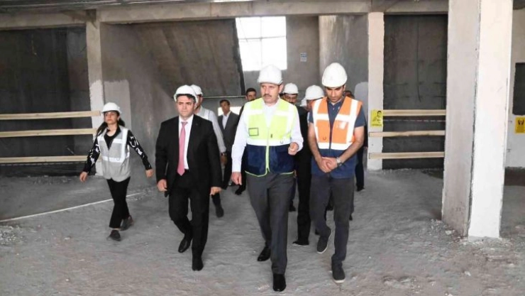 Vali Ayhan, okul inşaatlarını inceledi
