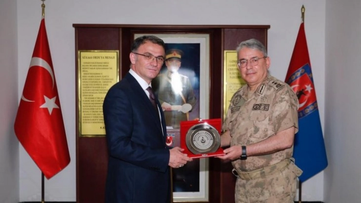 Vali Balcı'dan Tümgeneral Kurtoğlu'na ziyaret