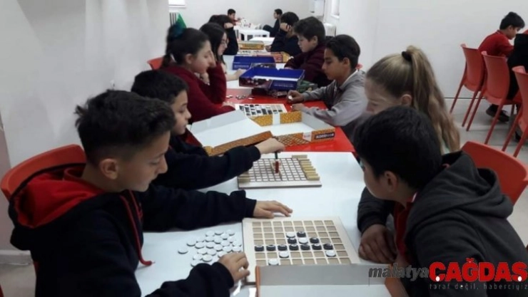 Vali Bektaş öğretmenleri ödüllendirdi