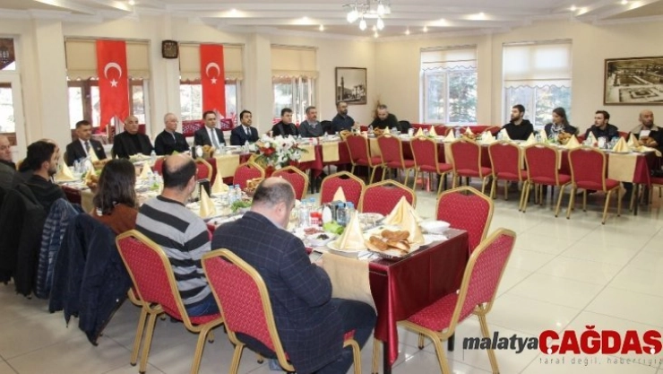 Vali Çakır, 'çalışan gazeteciler' gününü kutladı