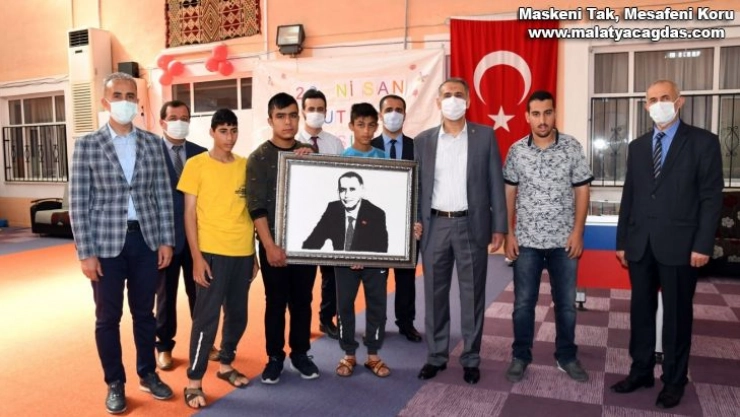 Vali Çuhadar, aile ve sosyal hizmetler il müdürlüğüne bağlı kuruluşları gezdi