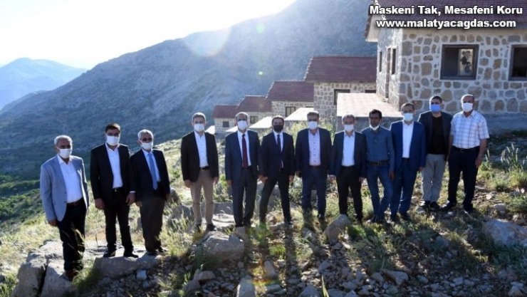 Vali Çuhadar protokol üyeleri Tut ve Besni ilçelerini gezdi