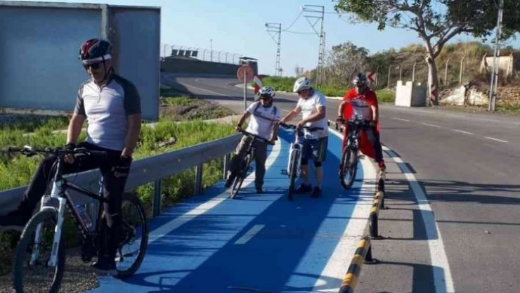 Vali davet etti, onlar en uzun parkurda pedal çevirdi