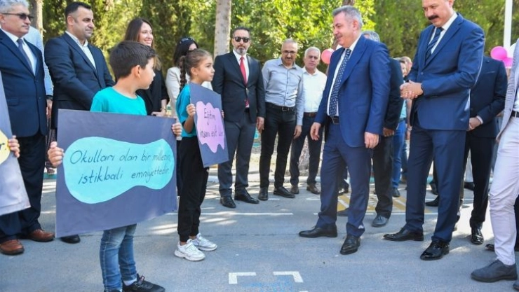 Vali Elban: 'Kitap okuyun, spor yapın'