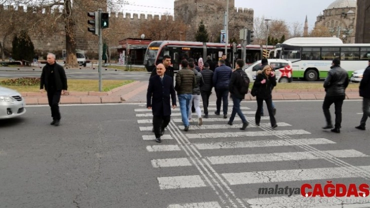 Vali Günaydın Mesaiye Esnaf Ziyaretleri İle Başladı