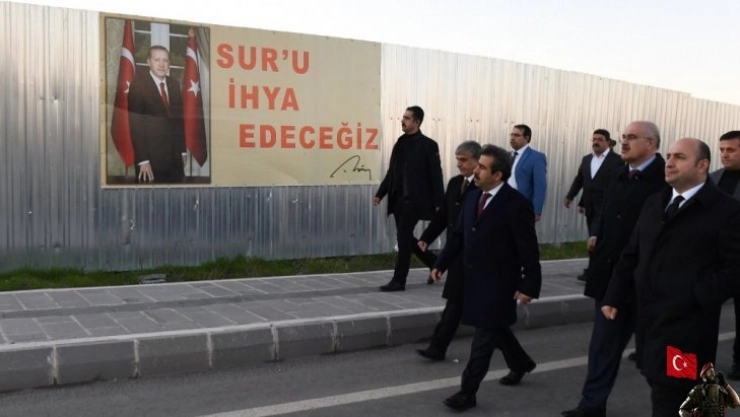 Vali Güzeloğlu Sur'da denetimlerde bulundu