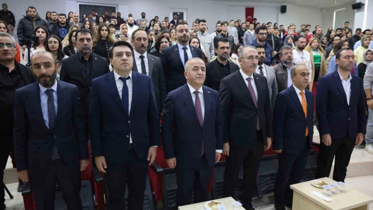 Vali Hatipoğlu: ''Türkiye, savunma sanayisiyle farklı bir noktaya evrildi''