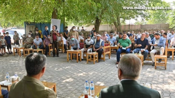 Vali Karaloğlu Güzelköy'de vatandaşlarla bir araya geldi